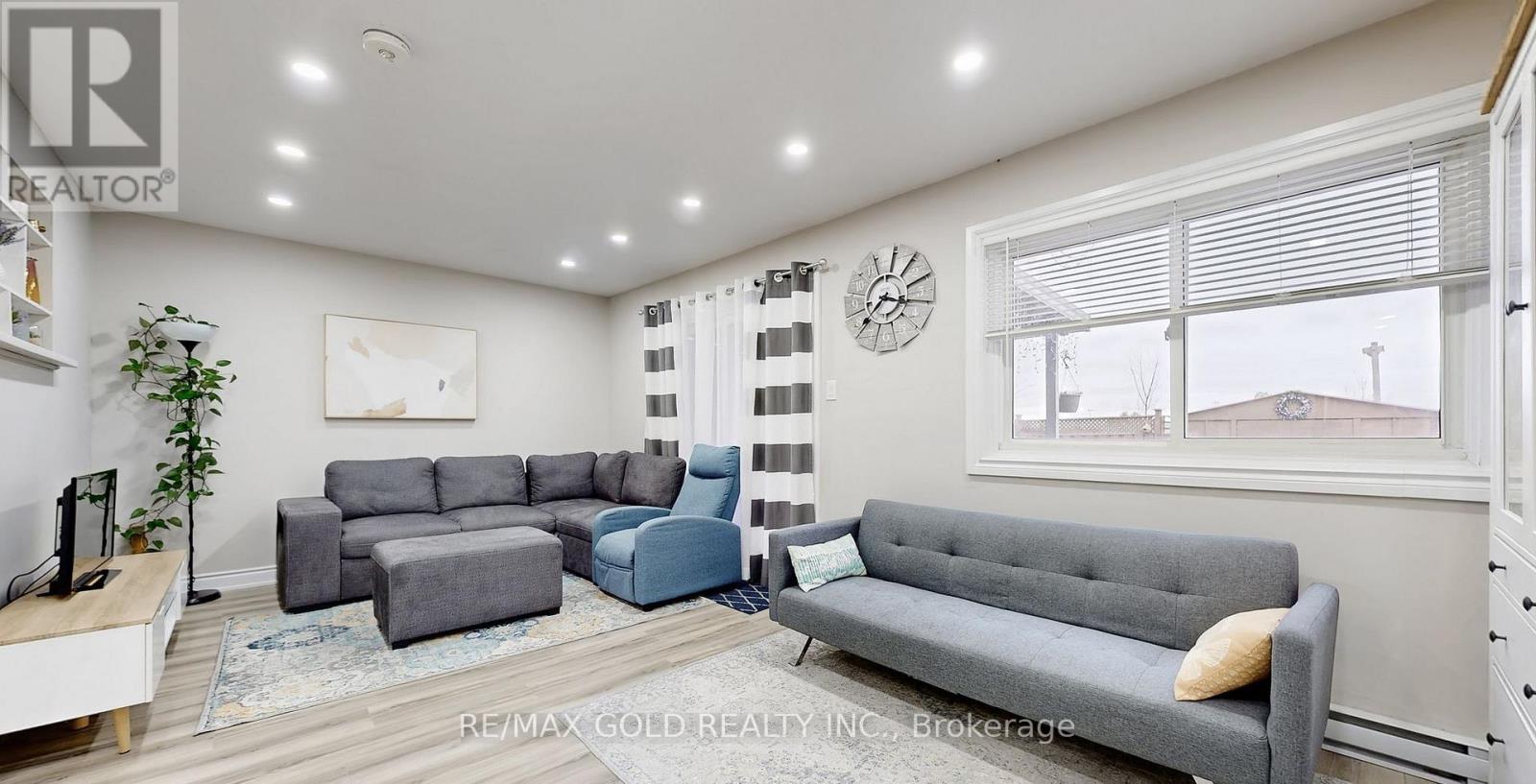 12 GLENCASTLE SQUARE, Brampton, Ontario