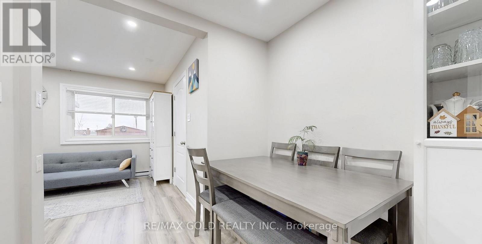 12 Glencastle Square, Brampton, Ontario  L6S 2H8 - Photo 10 - W12774824