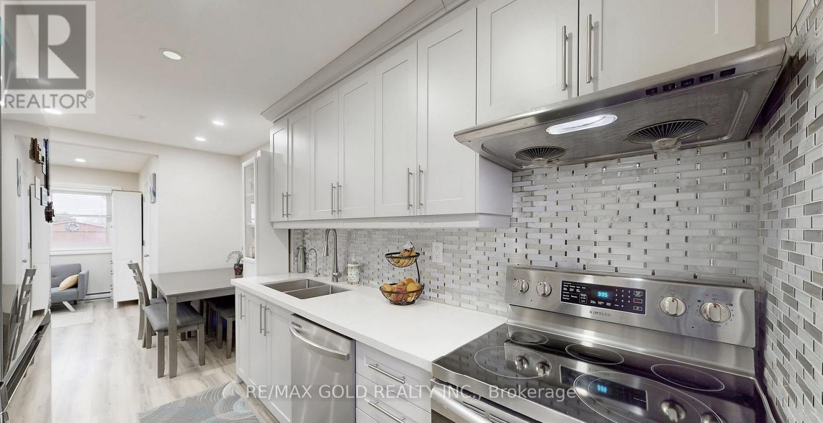 12 Glencastle Square, Brampton, Ontario  L6S 2H8 - Photo 13 - W12774824