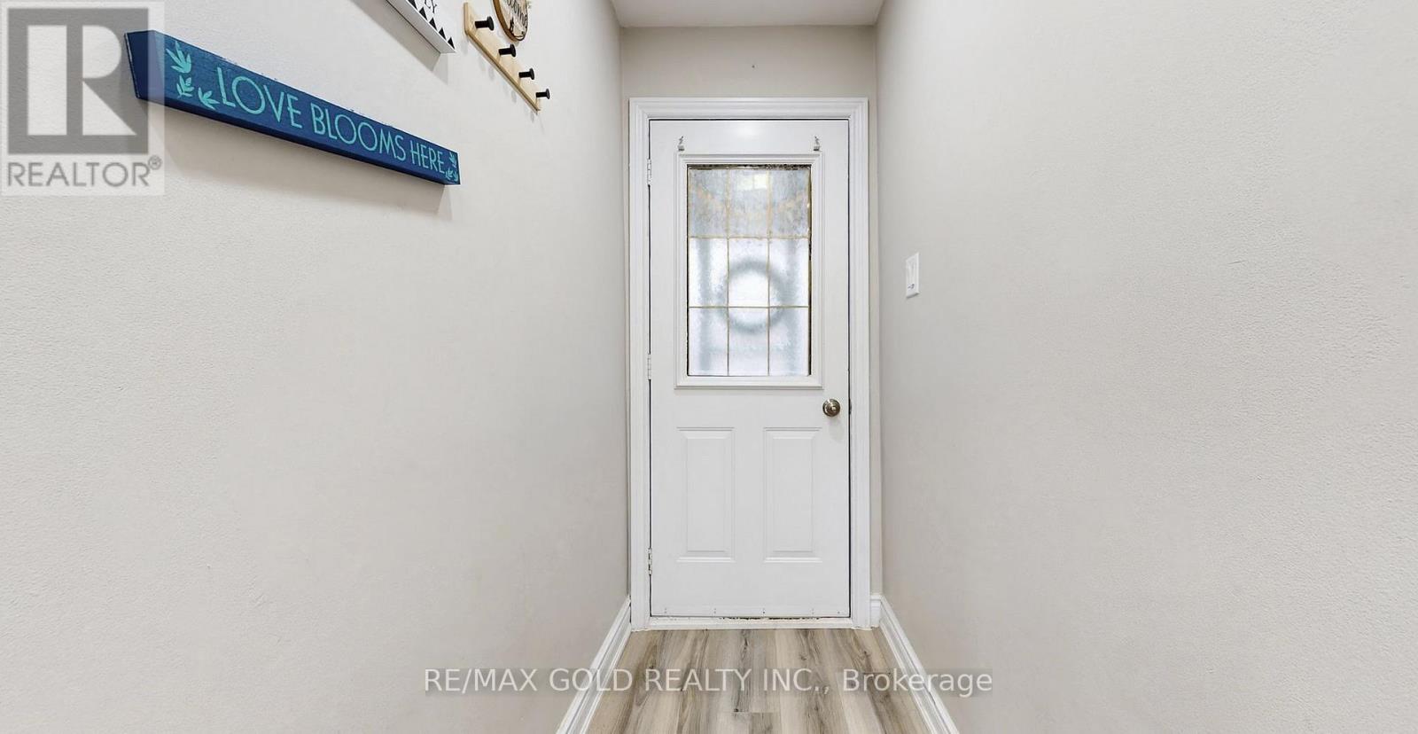 12 Glencastle Square, Brampton, Ontario  L6S 2H8 - Photo 17 - W12774824