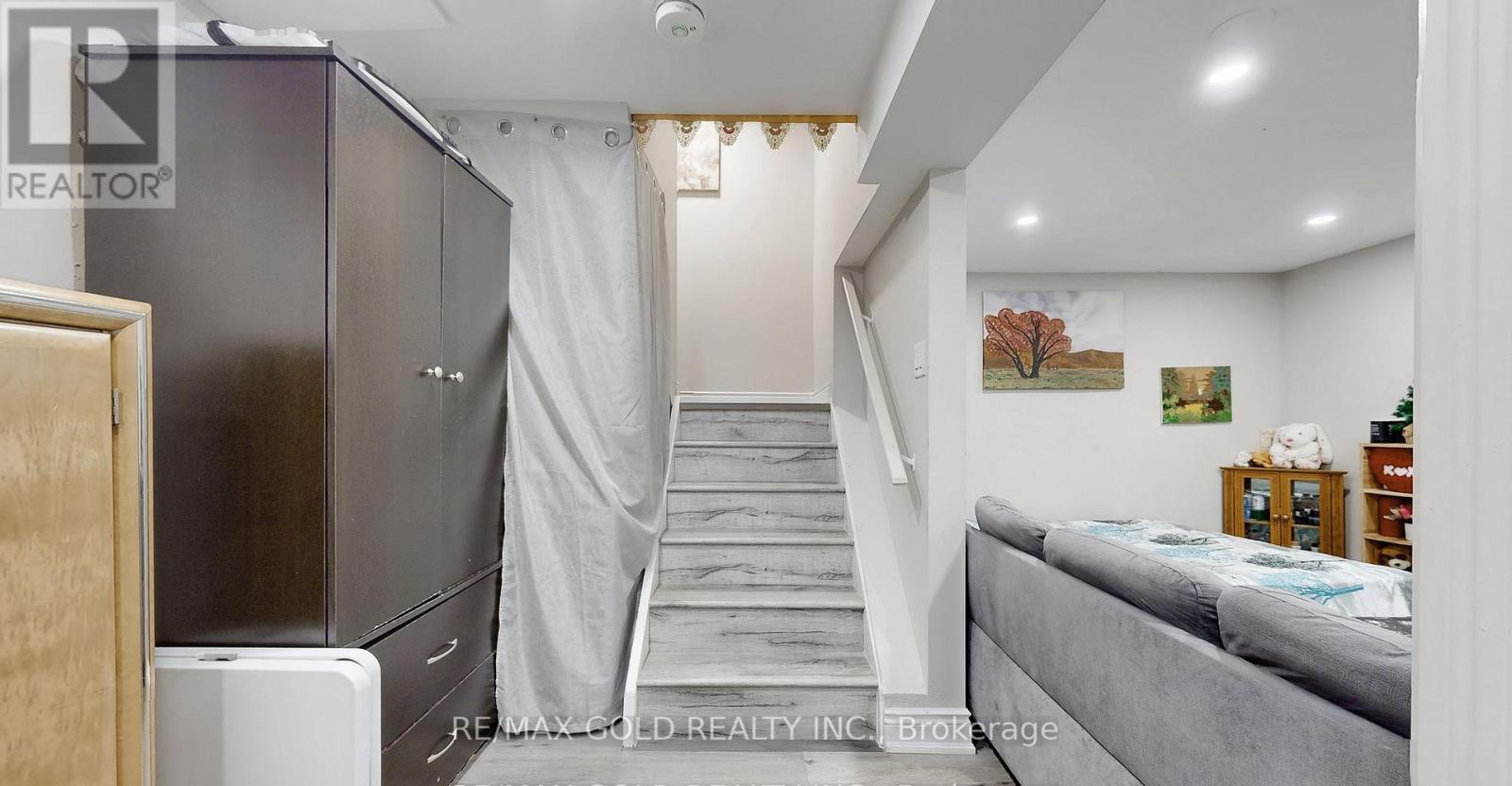 12 Glencastle Square, Brampton, Ontario  L6S 2H8 - Photo 35 - W12774824