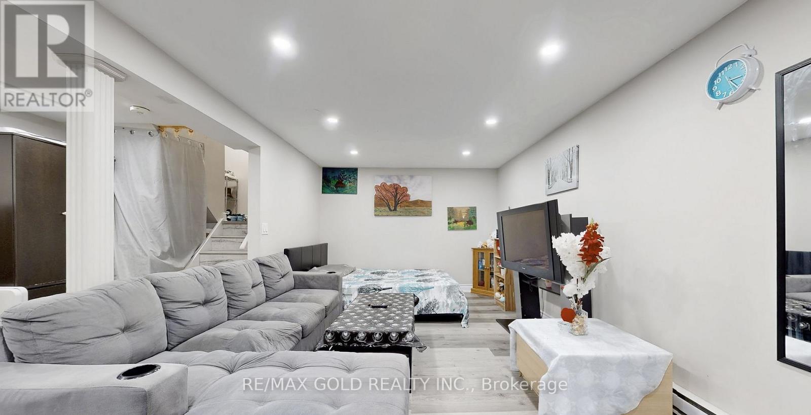 12 Glencastle Square, Brampton, Ontario  L6S 2H8 - Photo 37 - W12774824