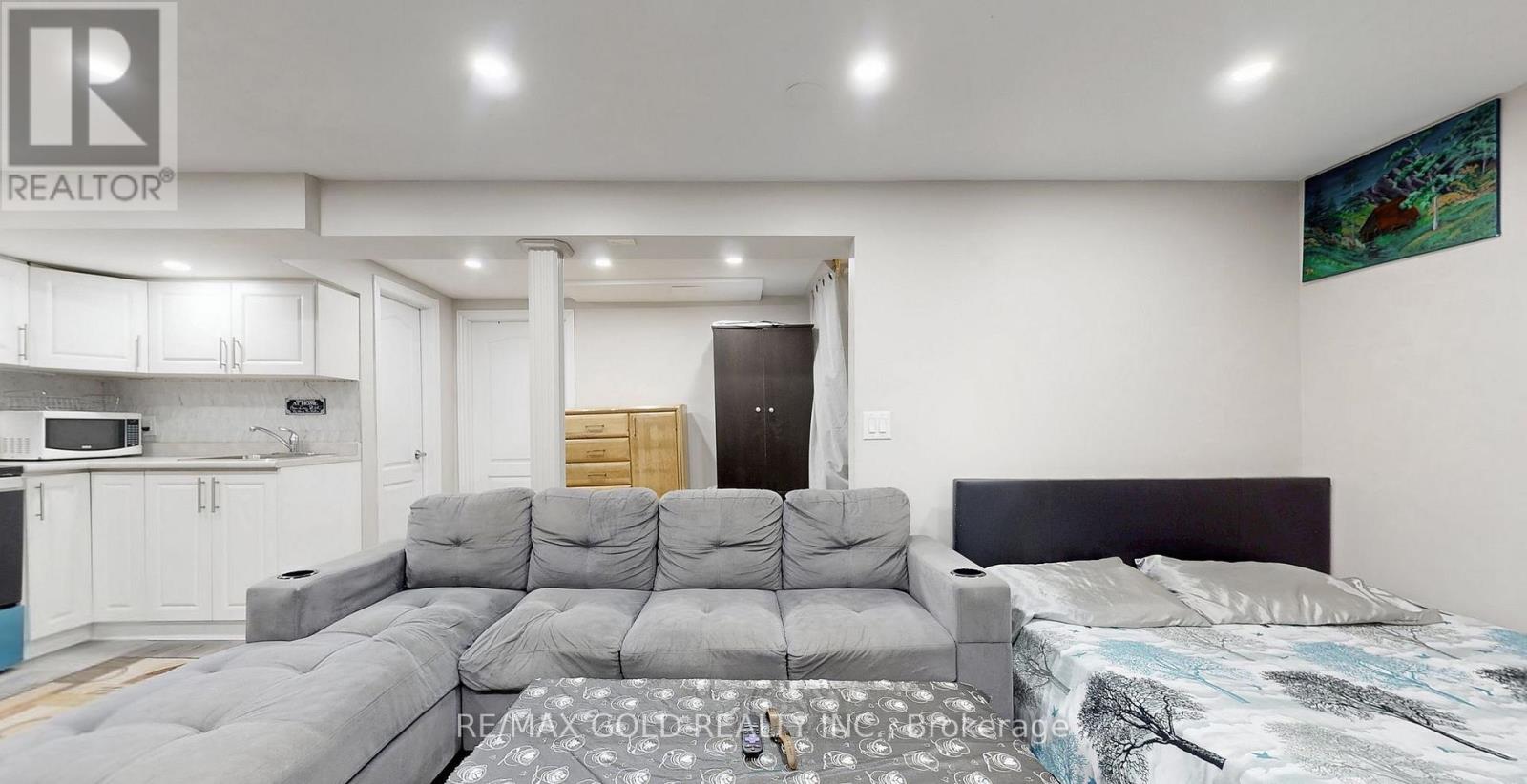 12 Glencastle Square, Brampton, Ontario  L6S 2H8 - Photo 38 - W12774824