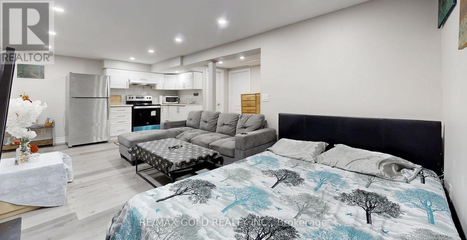 12 Glencastle Square, Brampton, Ontario  L6S 2H8 - Photo 40 - W12774824