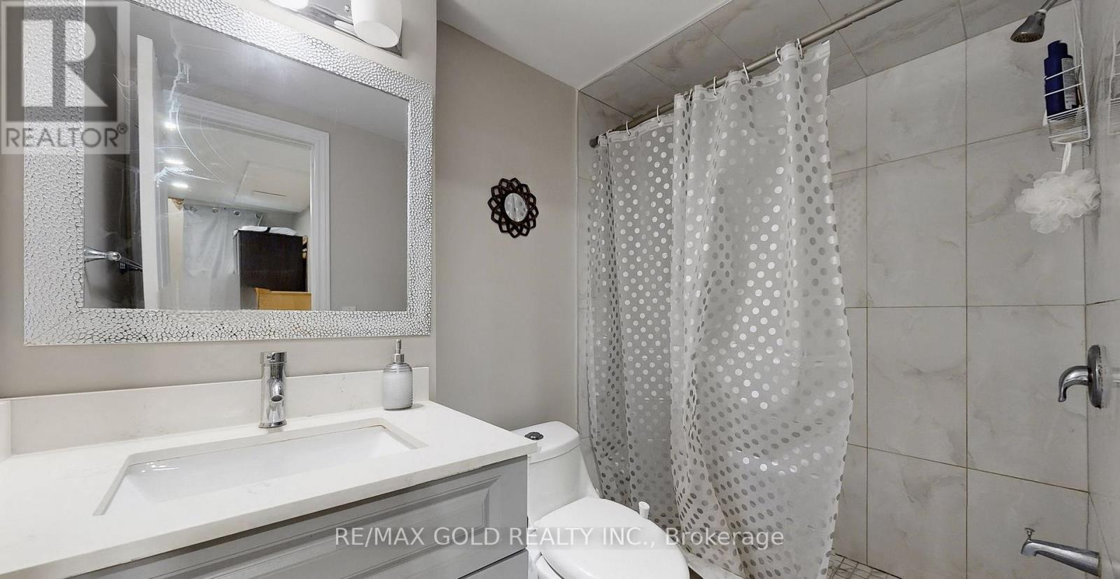 12 Glencastle Square, Brampton, Ontario  L6S 2H8 - Photo 43 - W12774824