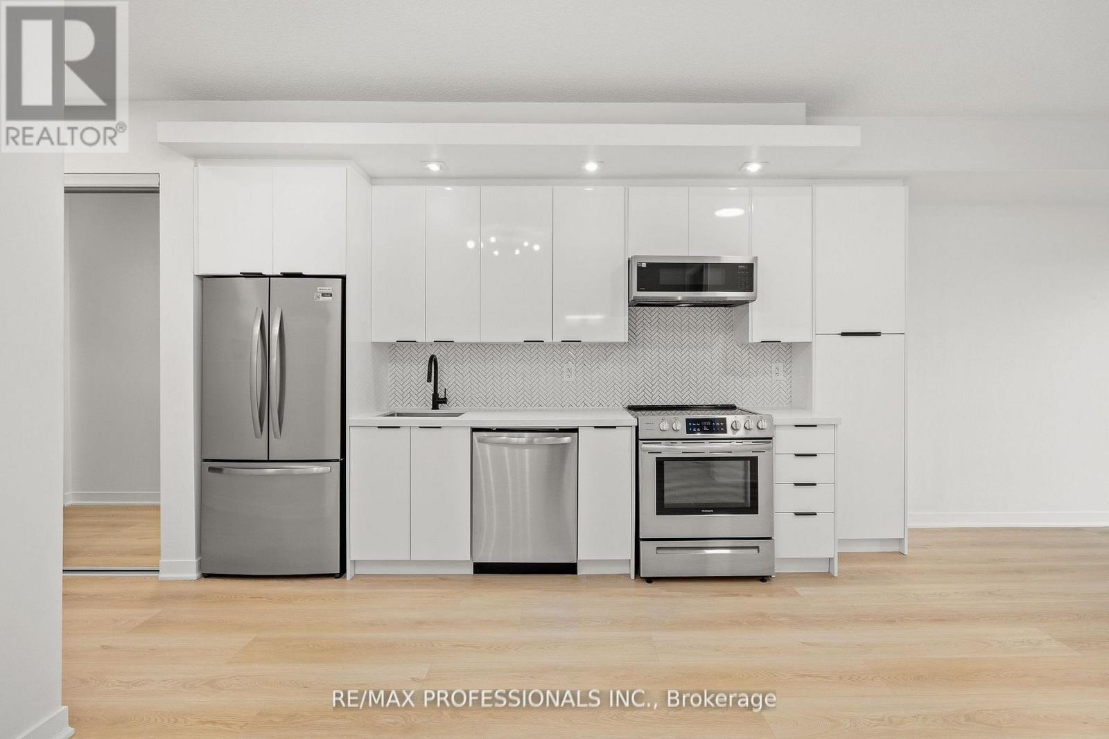 1434 - 165 Legion Road N, Toronto, Ontario  M8Y 0B3 - Photo 10 - W12774850