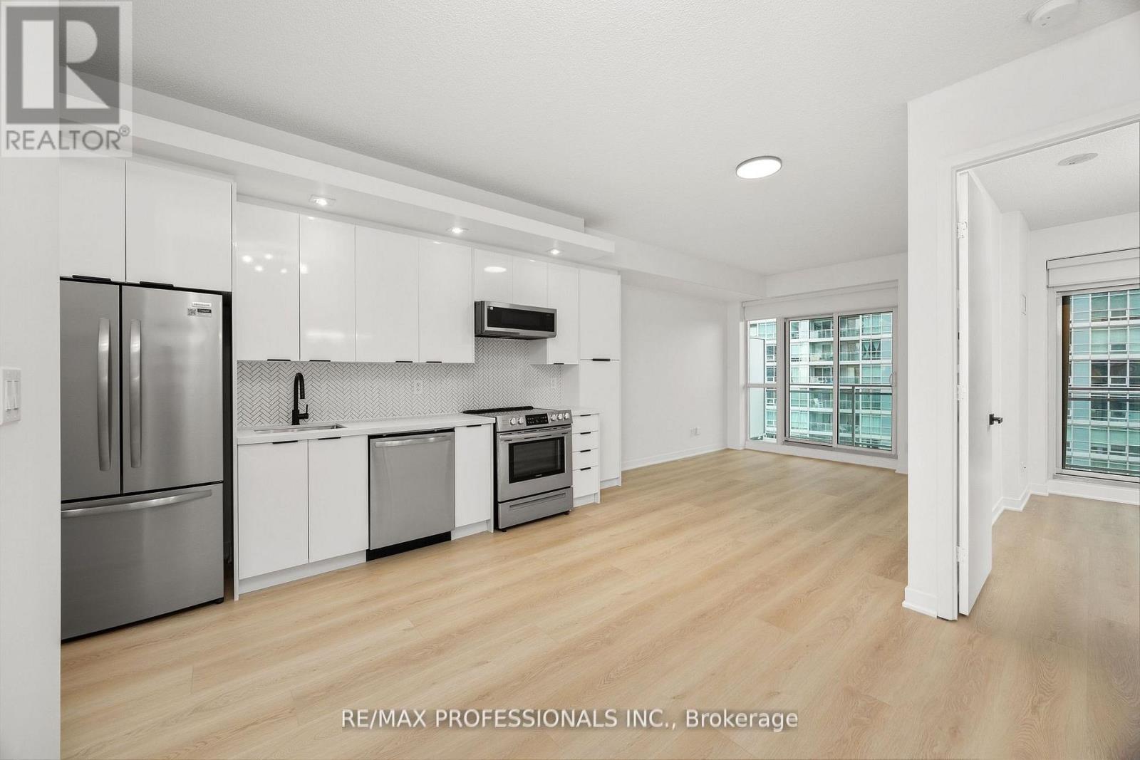 1434 - 165 Legion Road N, Toronto, Ontario  M8Y 0B3 - Photo 6 - W12774850