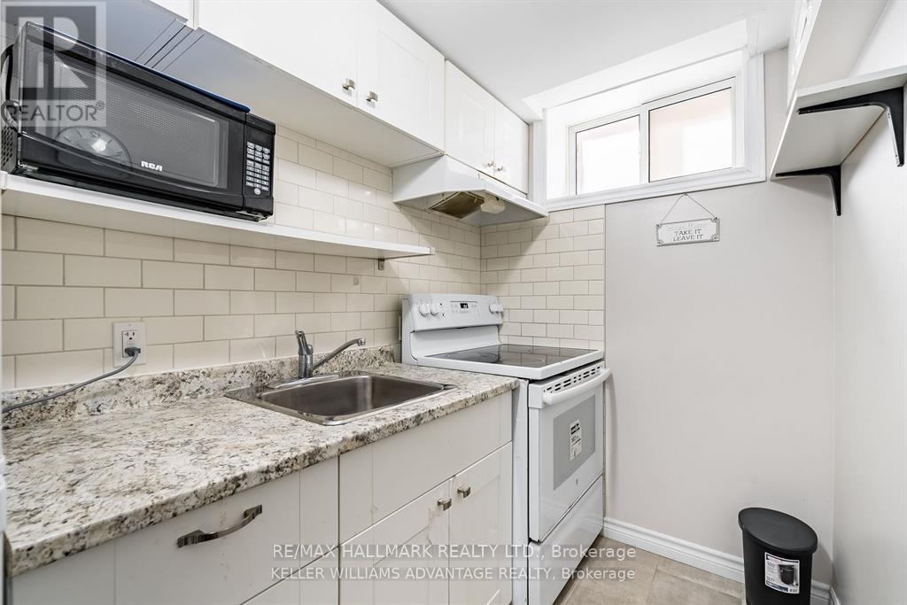 3 - 14 Innes Avenue, Toronto, Ontario  M6E 1M8 - Photo 6 - W12774858