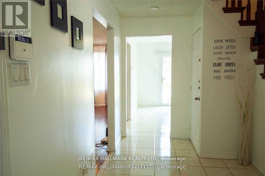 Upper - 71 Ecclestone Drive, Brampton, Ontario  L6X 3M7 - Photo 4 - W12774862