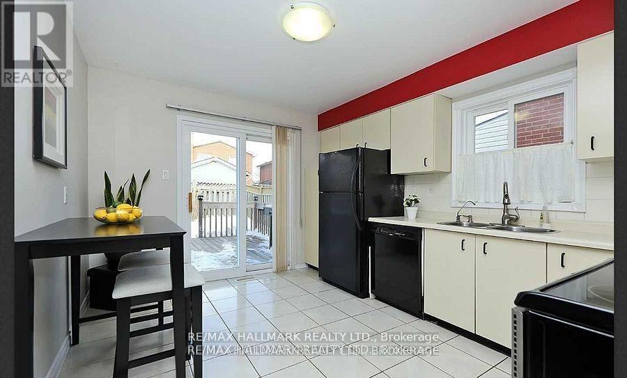 Upper - 71 Ecclestone Drive, Brampton, Ontario  L6X 3M7 - Photo 5 - W12774862