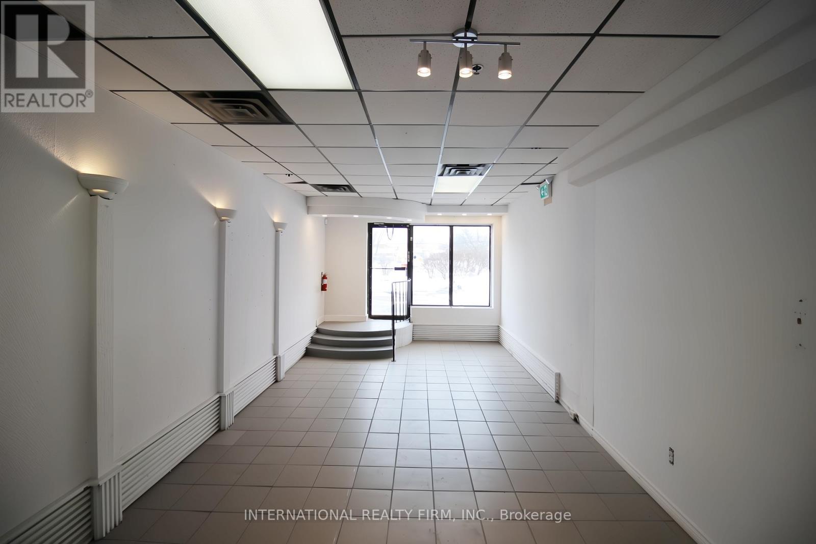 18 - 1635 Lawrence Avenue W, Toronto, Ontario  M6L 3C9 - Photo 3 - W12774884