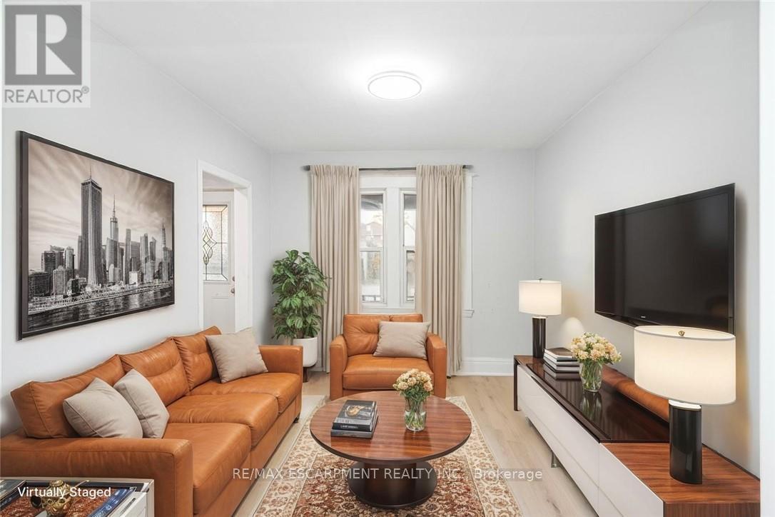 8 LEEDS STREET, hamilton (industrial sector), Ontario