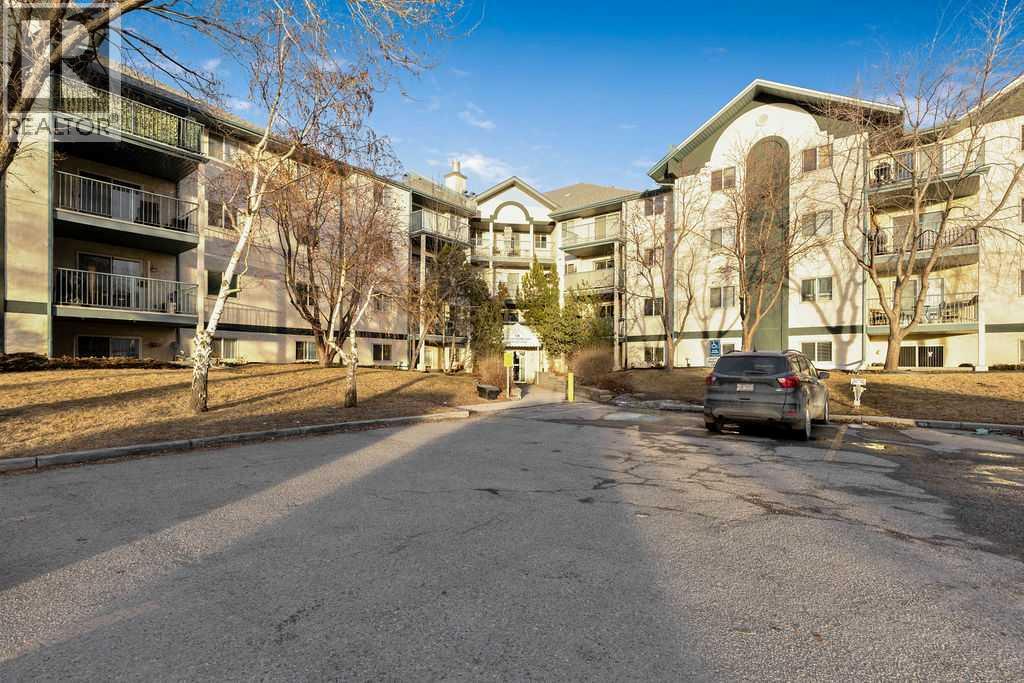 113, 10 Dover Point Se, Calgary, Alberta  T2B 3K2 - Photo 3 - A2284270