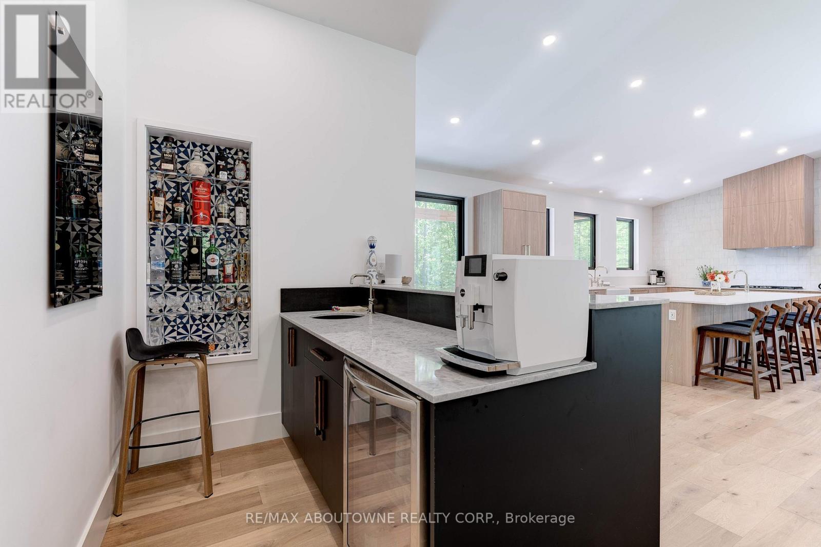 295 Allen Road, Grimsby (Grimsby Escarpment), Ontario  L3M 4E7 - Photo 12 - X12774724