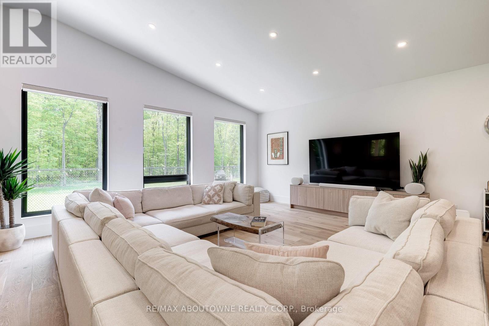 295 Allen Road, Grimsby (Grimsby Escarpment), Ontario  L3M 4E7 - Photo 15 - X12774724