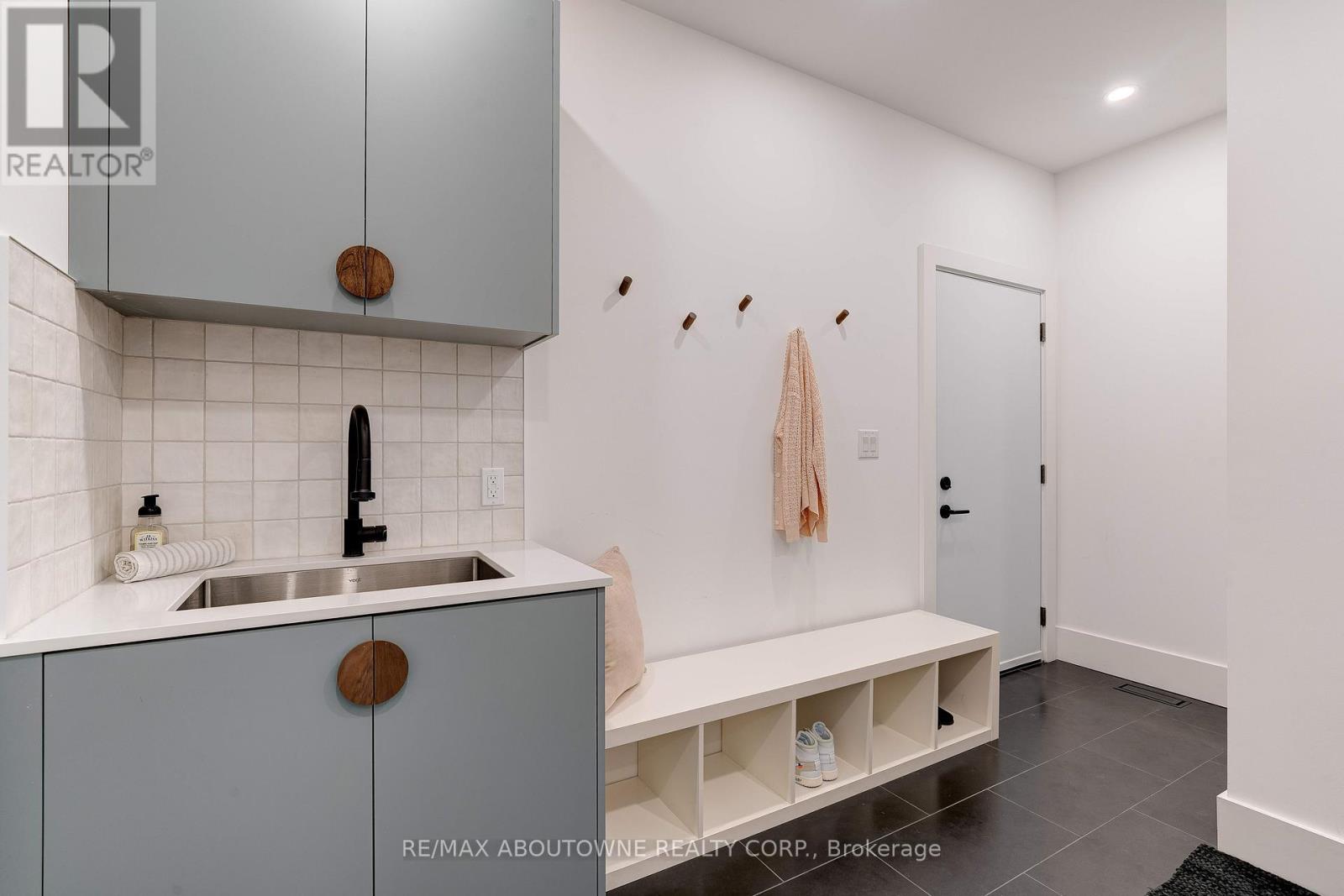 295 Allen Road, Grimsby (Grimsby Escarpment), Ontario  L3M 4E7 - Photo 21 - X12774724