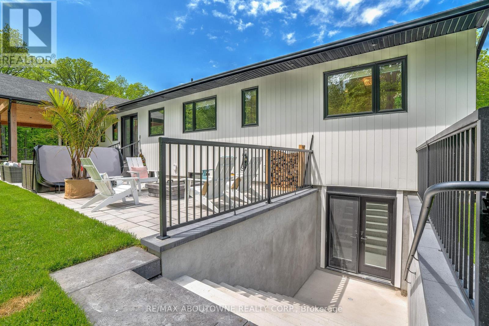 295 Allen Road, Grimsby (Grimsby Escarpment), Ontario  L3M 4E7 - Photo 38 - X12774724