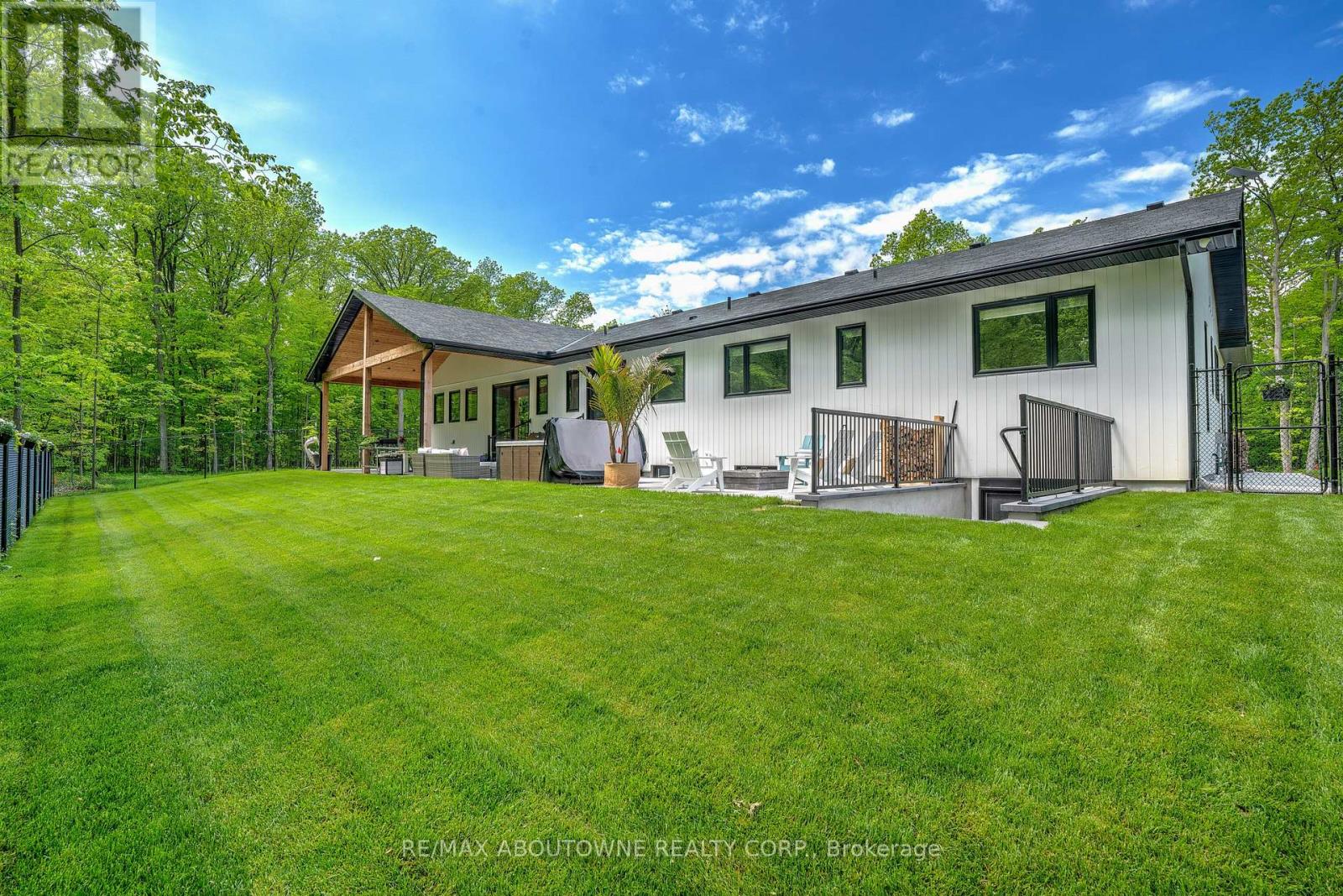 295 Allen Road, Grimsby (Grimsby Escarpment), Ontario  L3M 4E7 - Photo 39 - X12774724