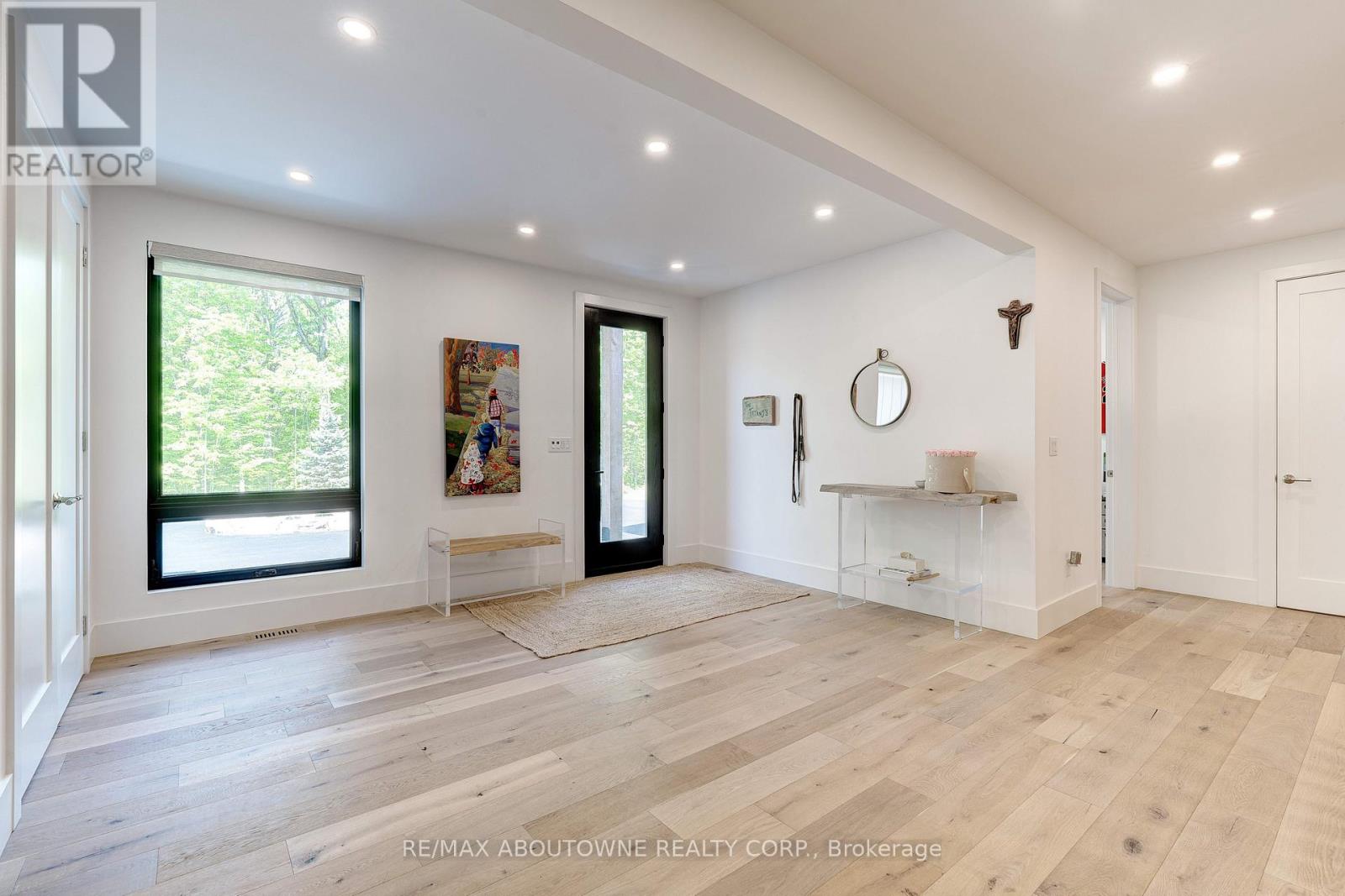 295 Allen Road, Grimsby (Grimsby Escarpment), Ontario  L3M 4E7 - Photo 4 - X12774724