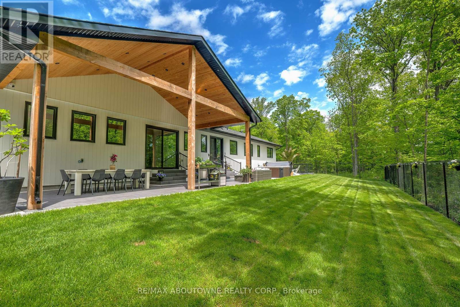 295 Allen Road, Grimsby (Grimsby Escarpment), Ontario  L3M 4E7 - Photo 40 - X12774724