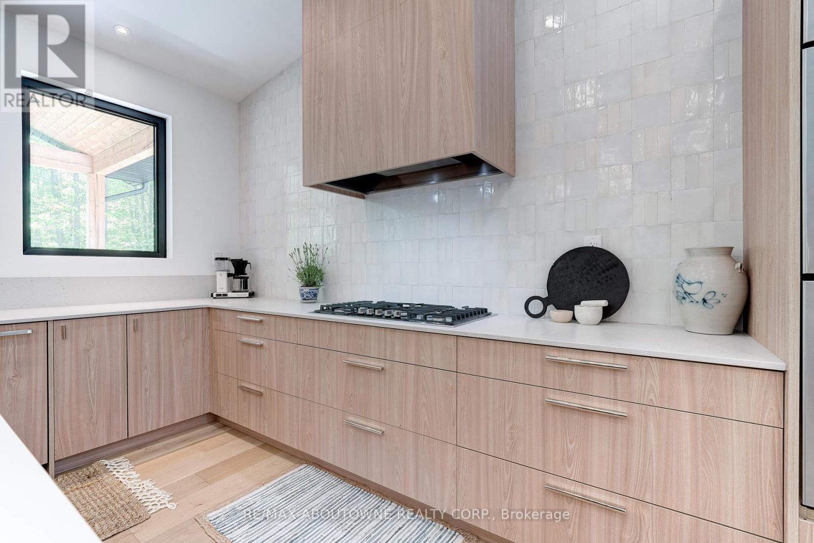 295 Allen Road, Grimsby (Grimsby Escarpment), Ontario  L3M 4E7 - Photo 9 - X12774724