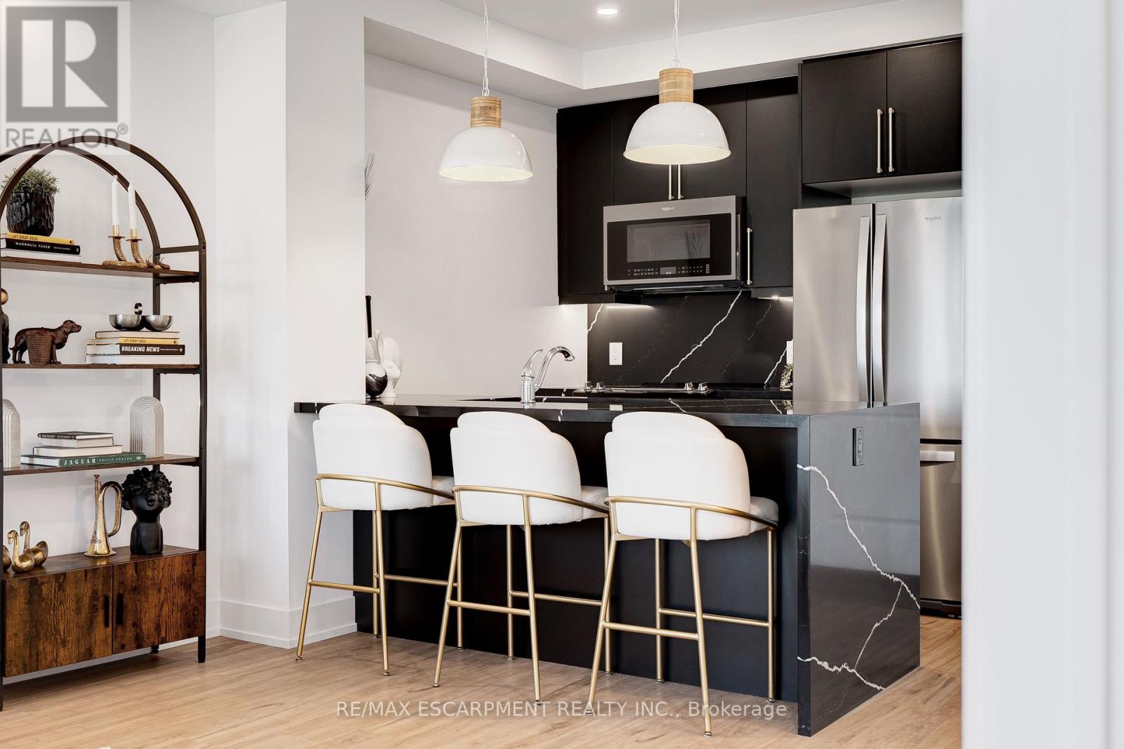 803 - 470 Dundas Street E, Hamilton, Ontario  L8B 2A6 - Photo 3 - X12774854