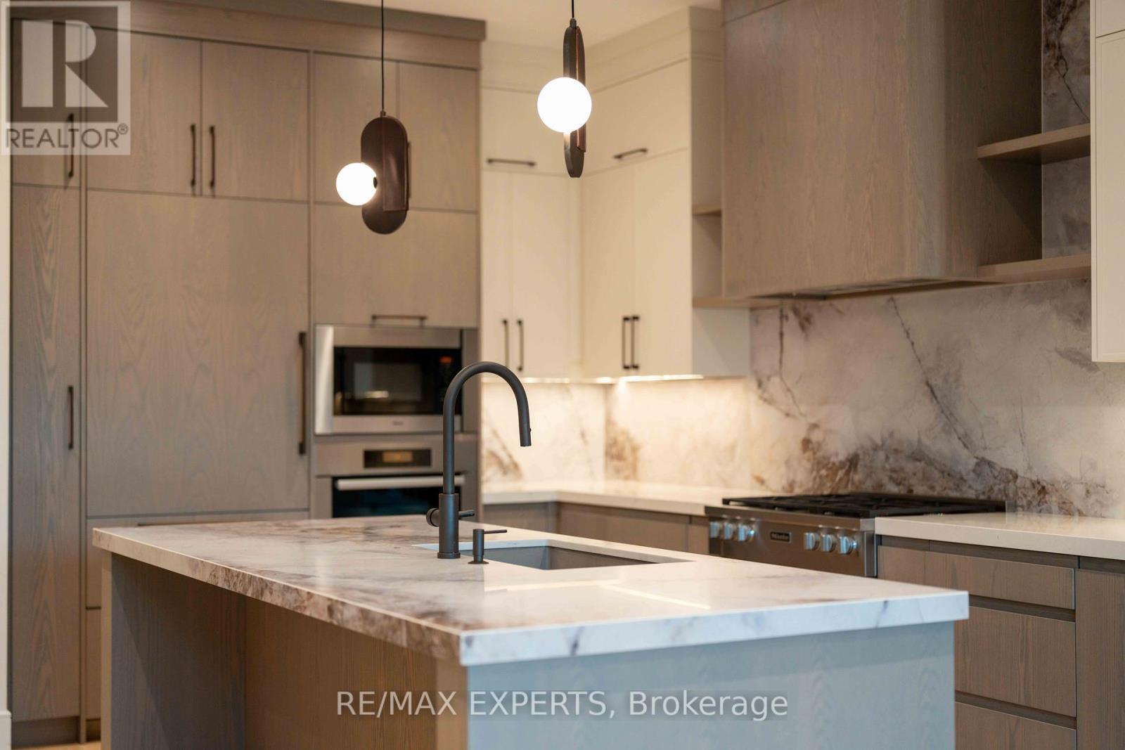 15 Holland Park Avenue, Toronto, Ontario  M6C 1M2 - Photo 11 - C12762610