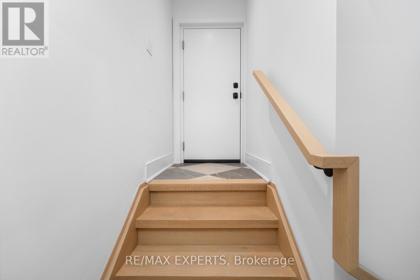 15 Holland Park Avenue, Toronto, Ontario  M6C 1M2 - Photo 32 - C12762610