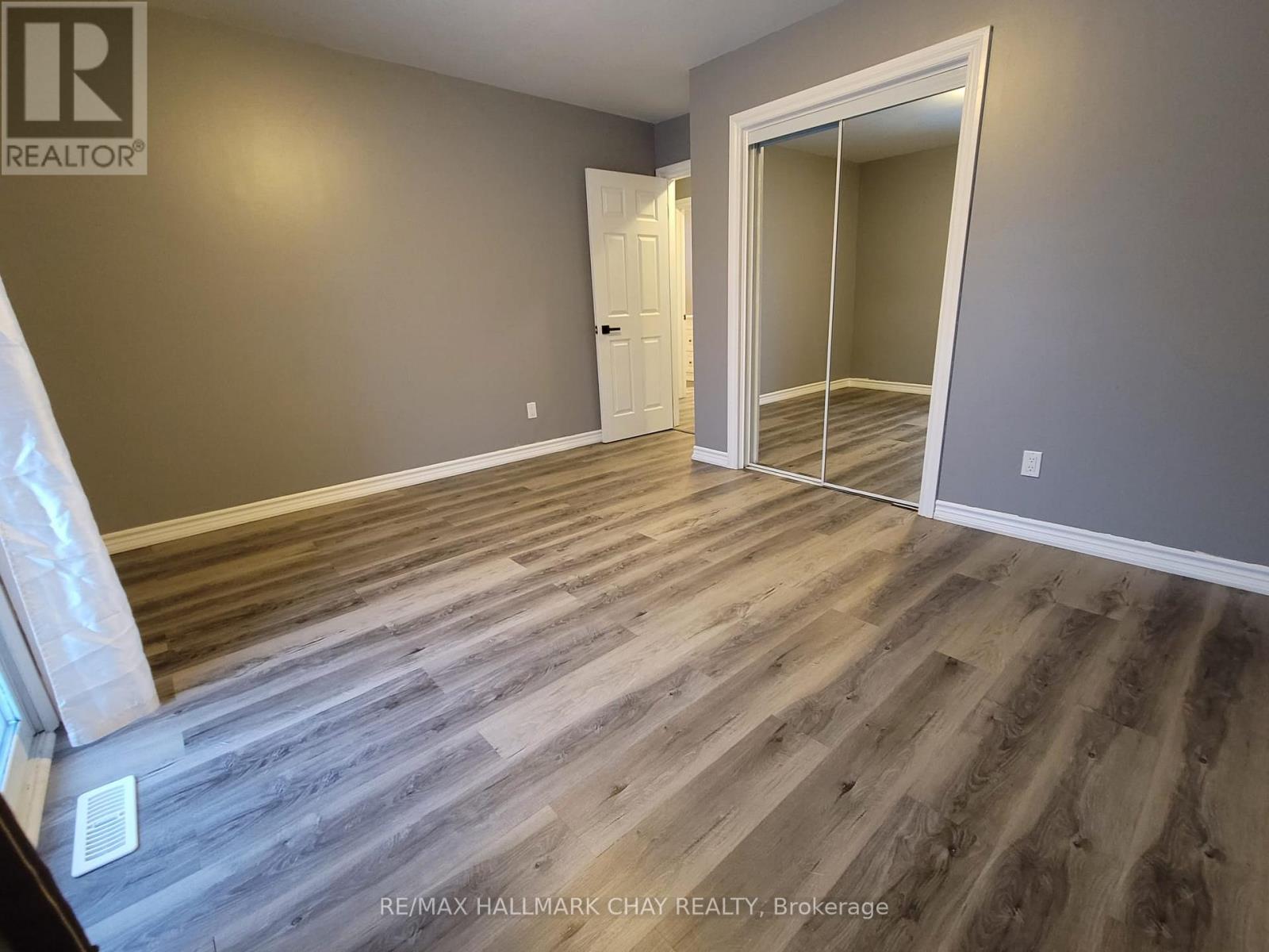 39 Bernick Drive, Barrie, Ontario  L4M 5C1 - Photo 12 - S12767618