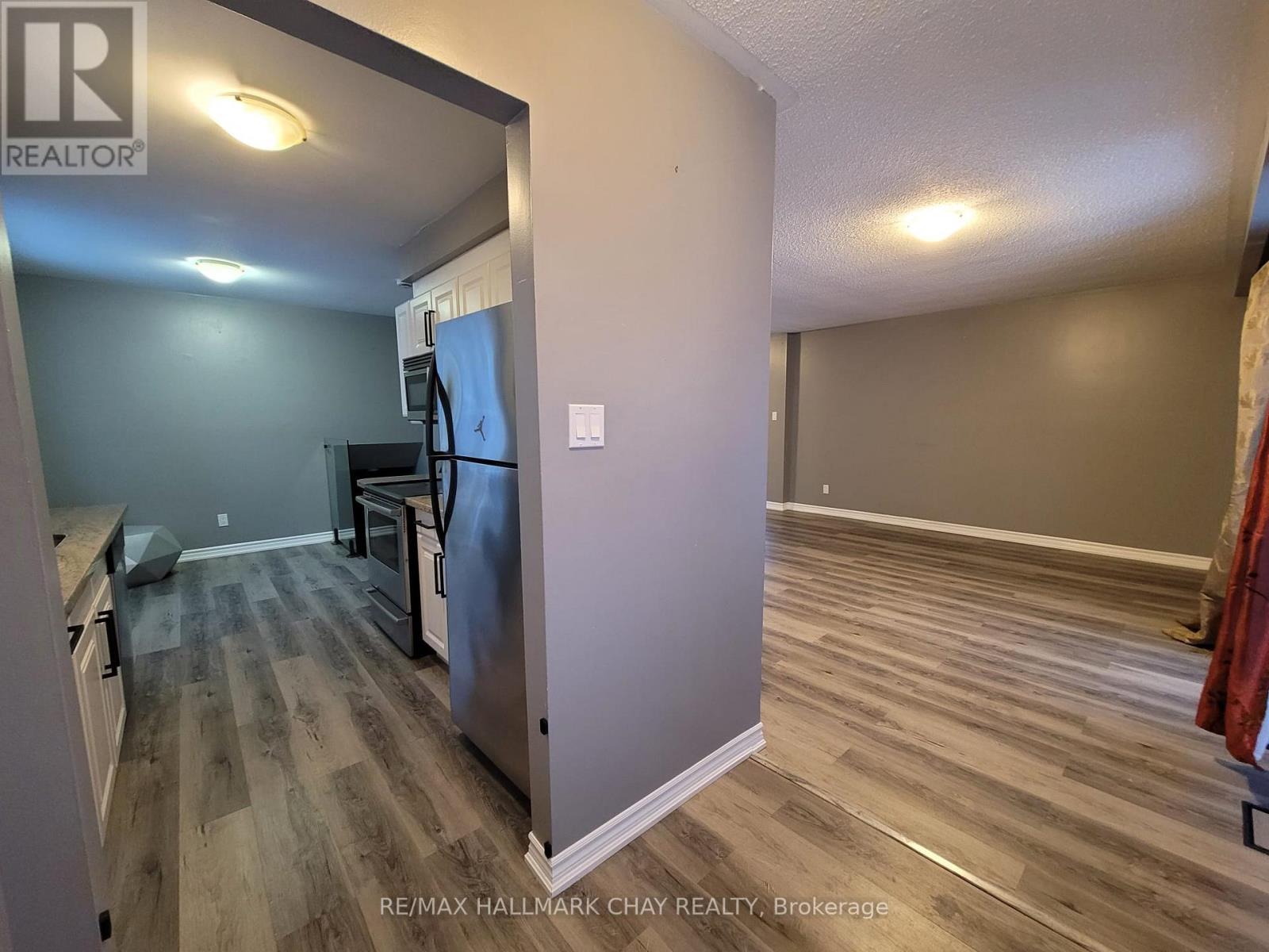 39 Bernick Drive, Barrie, Ontario  L4M 5C1 - Photo 4 - S12767618