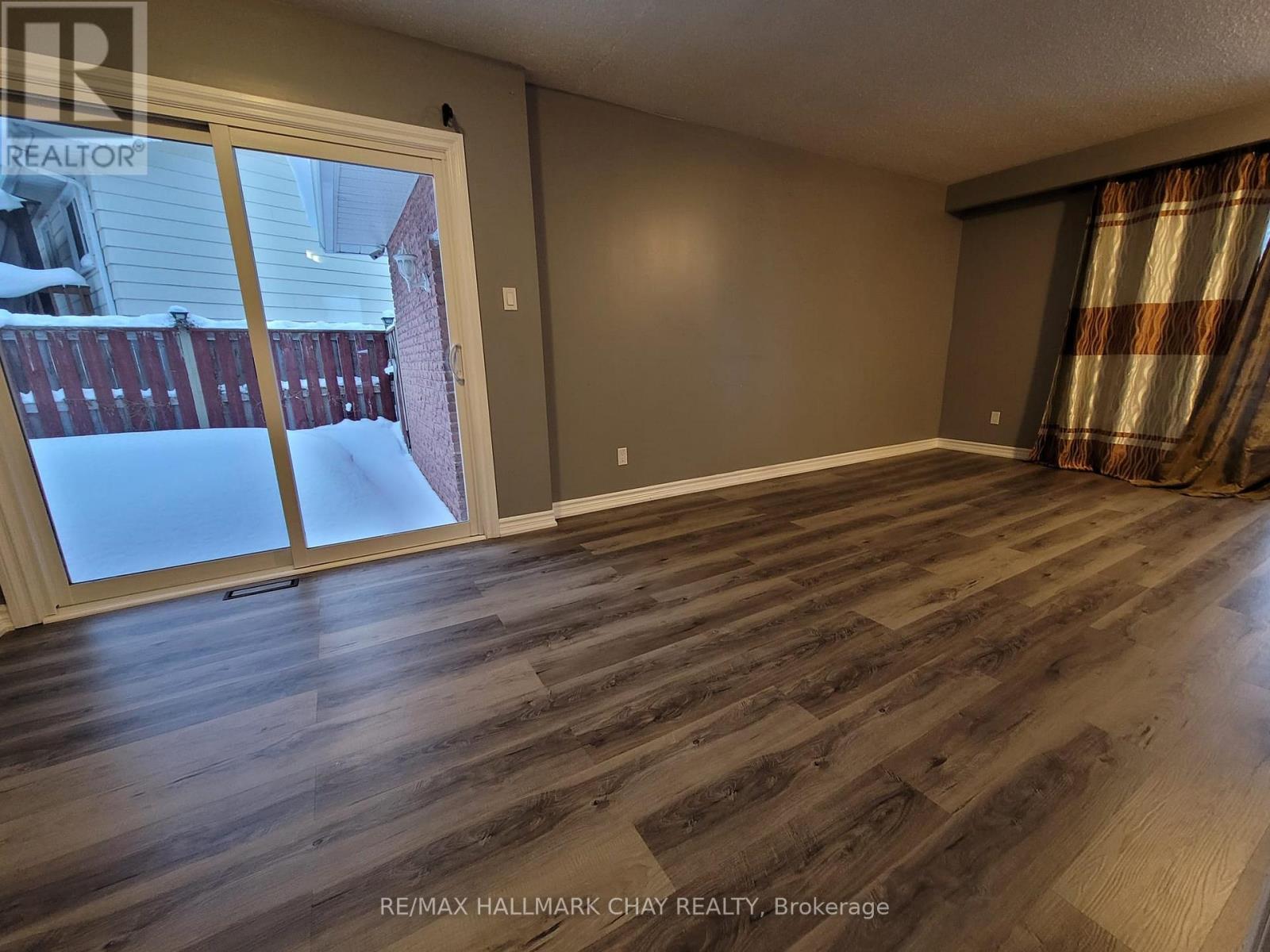 39 Bernick Drive, Barrie, Ontario  L4M 5C1 - Photo 7 - S12767618