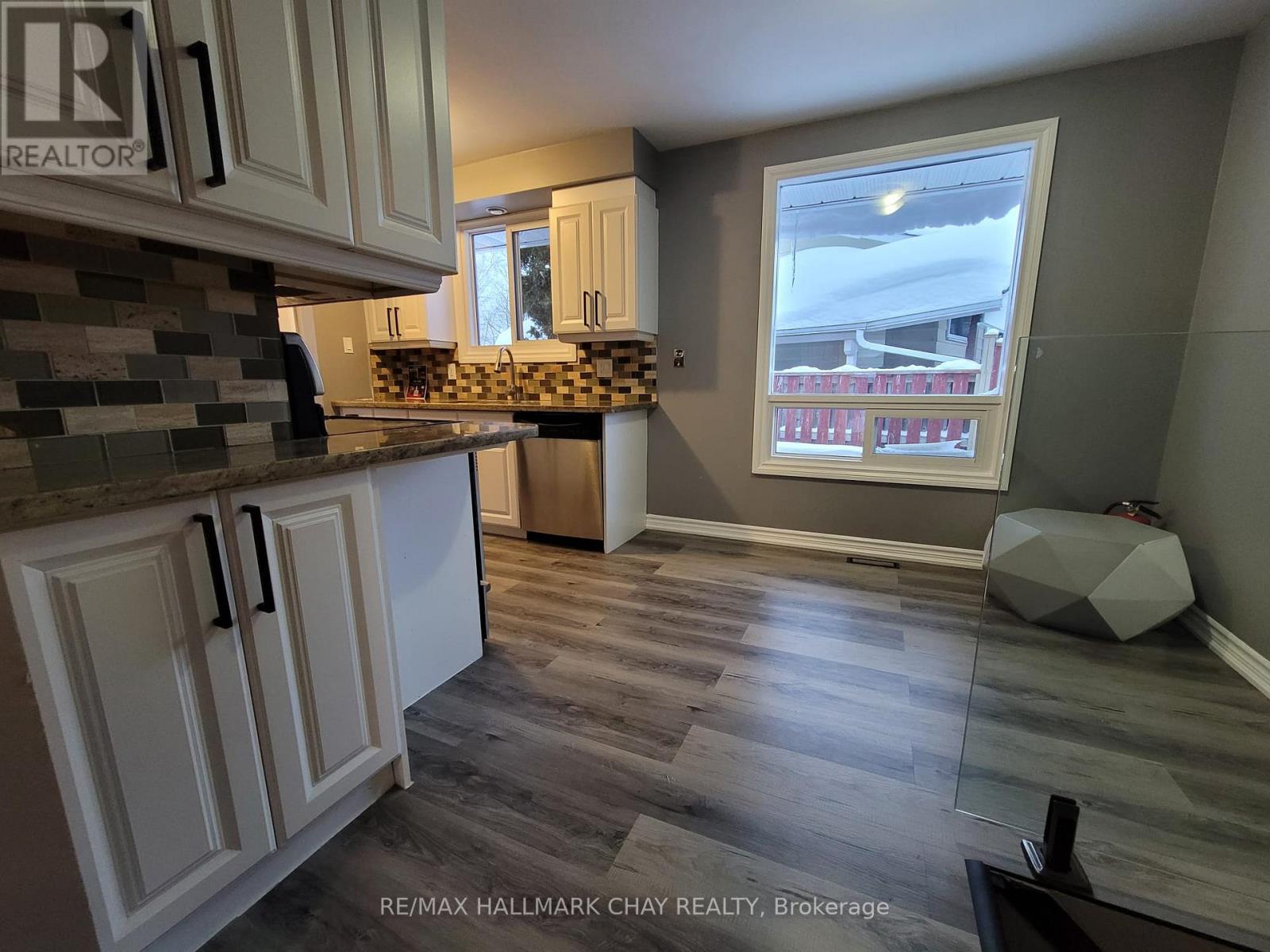 39 Bernick Drive, Barrie, Ontario  L4M 5C1 - Photo 8 - S12767618