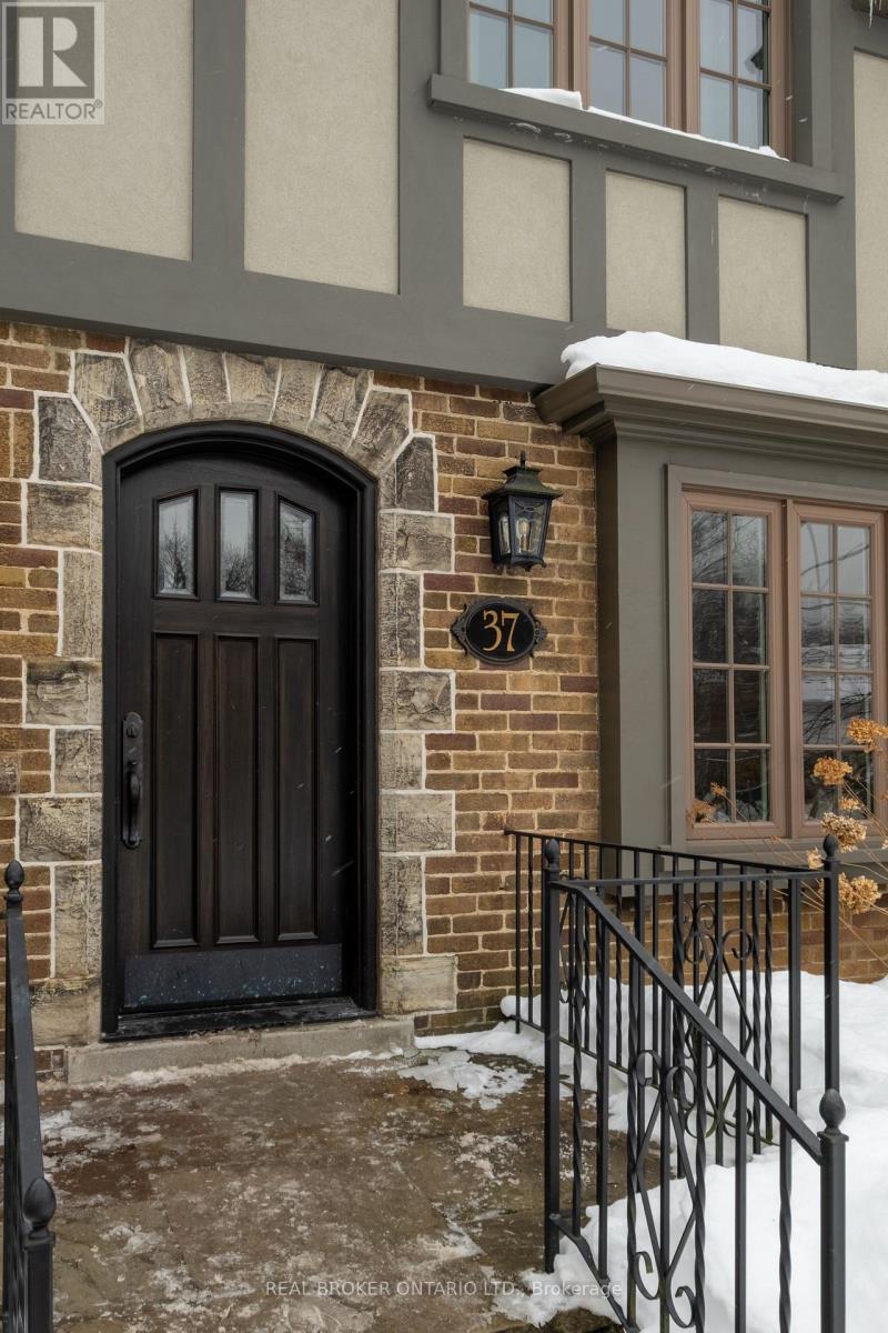 37 Wilgar Road, Toronto, Ontario  M8X 1J6 - Photo 45 - W12773116