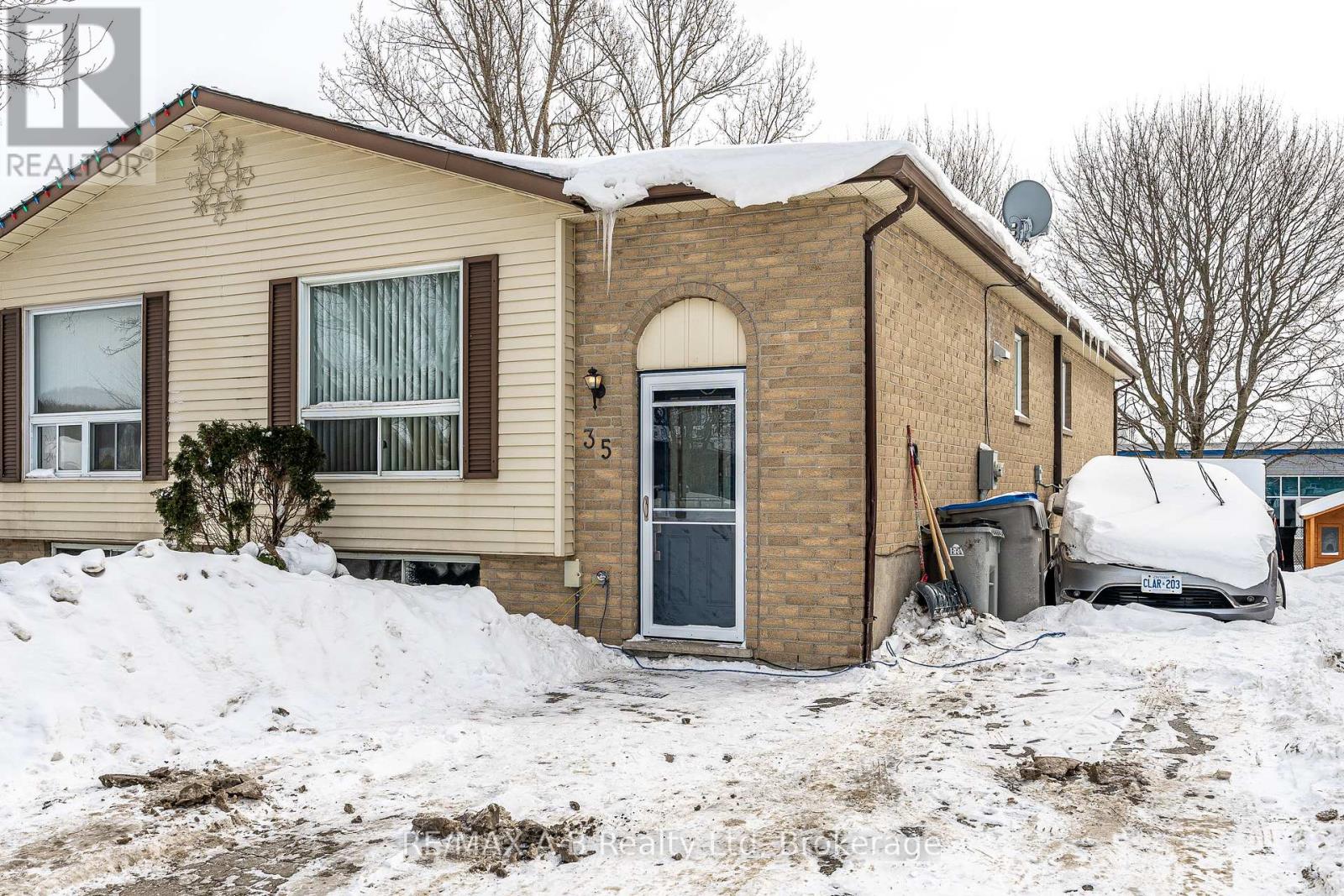 35 Maxwell Street, St. Marys, Ontario  N4X 1B3 - Photo 2 - X12775074