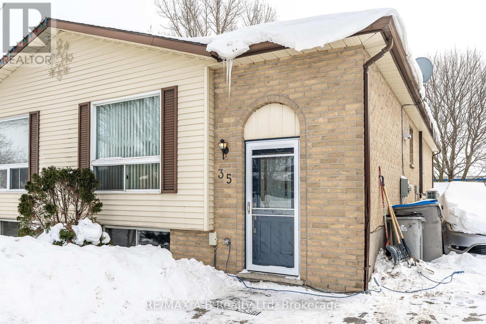 35 Maxwell Street, St. Marys, Ontario  N4X 1B3 - Photo 3 - X12775074