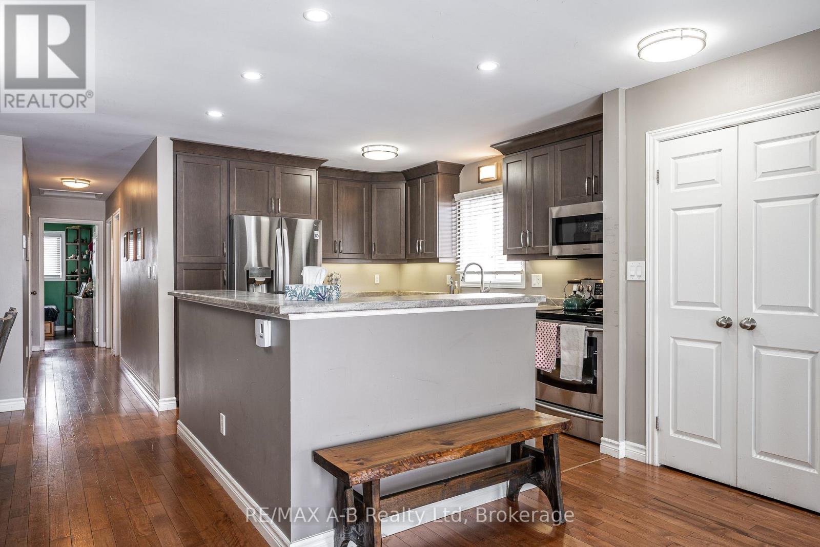 35 Maxwell Street, St. Marys, Ontario  N4X 1B3 - Photo 9 - X12775074