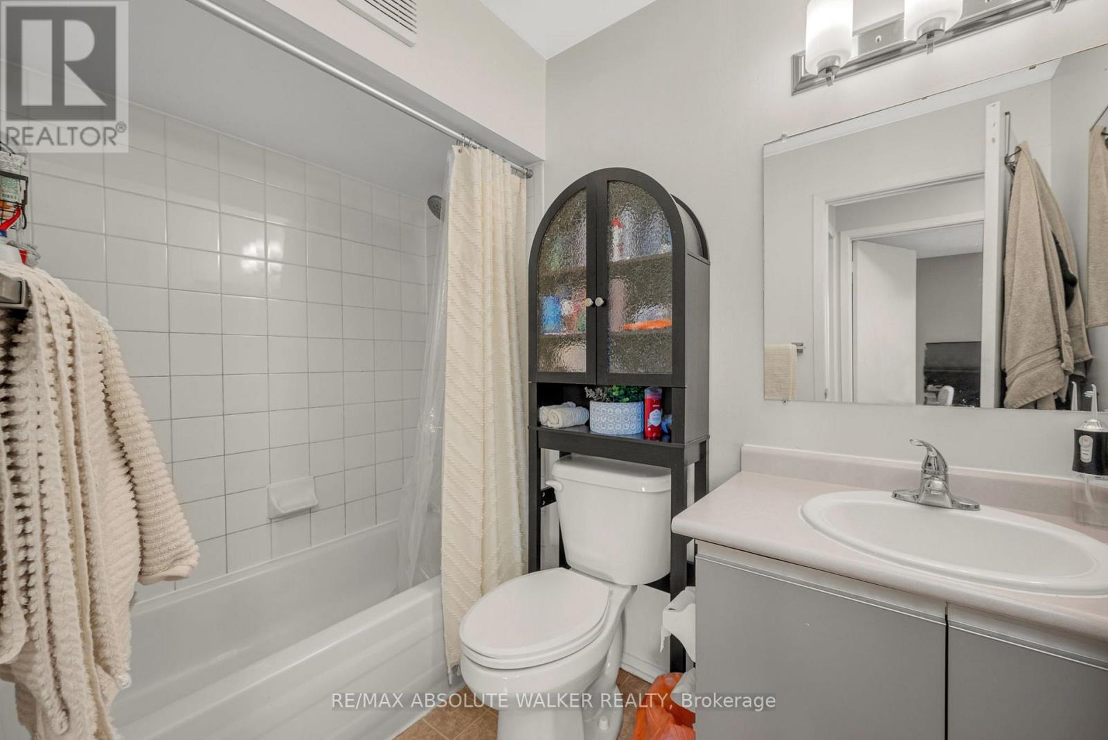 318 - 250 Brittany Drive, Ottawa, Ontario  K1K 4M1 - Photo 15 - X12775026