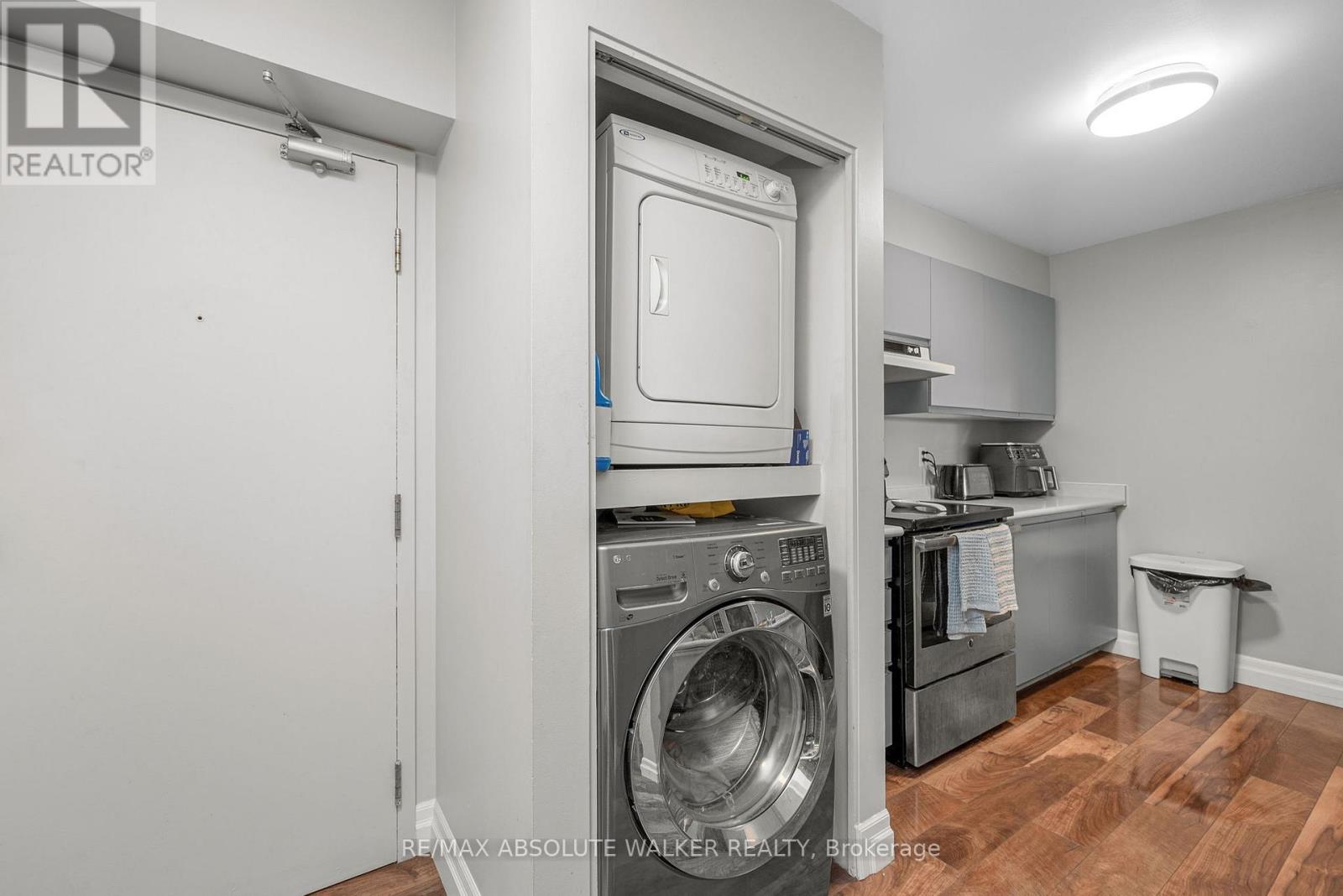 318 - 250 Brittany Drive, Ottawa, Ontario  K1K 4M1 - Photo 16 - X12775026