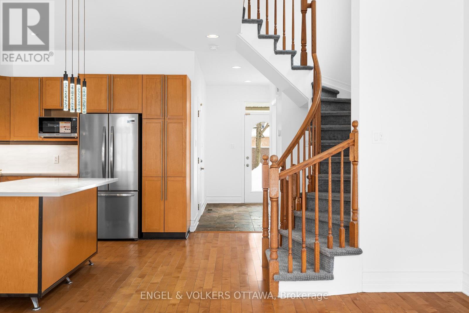 318 Parkin Circle, Ottawa, Ontario  K1T 4G6 - Photo 7 - X12775078