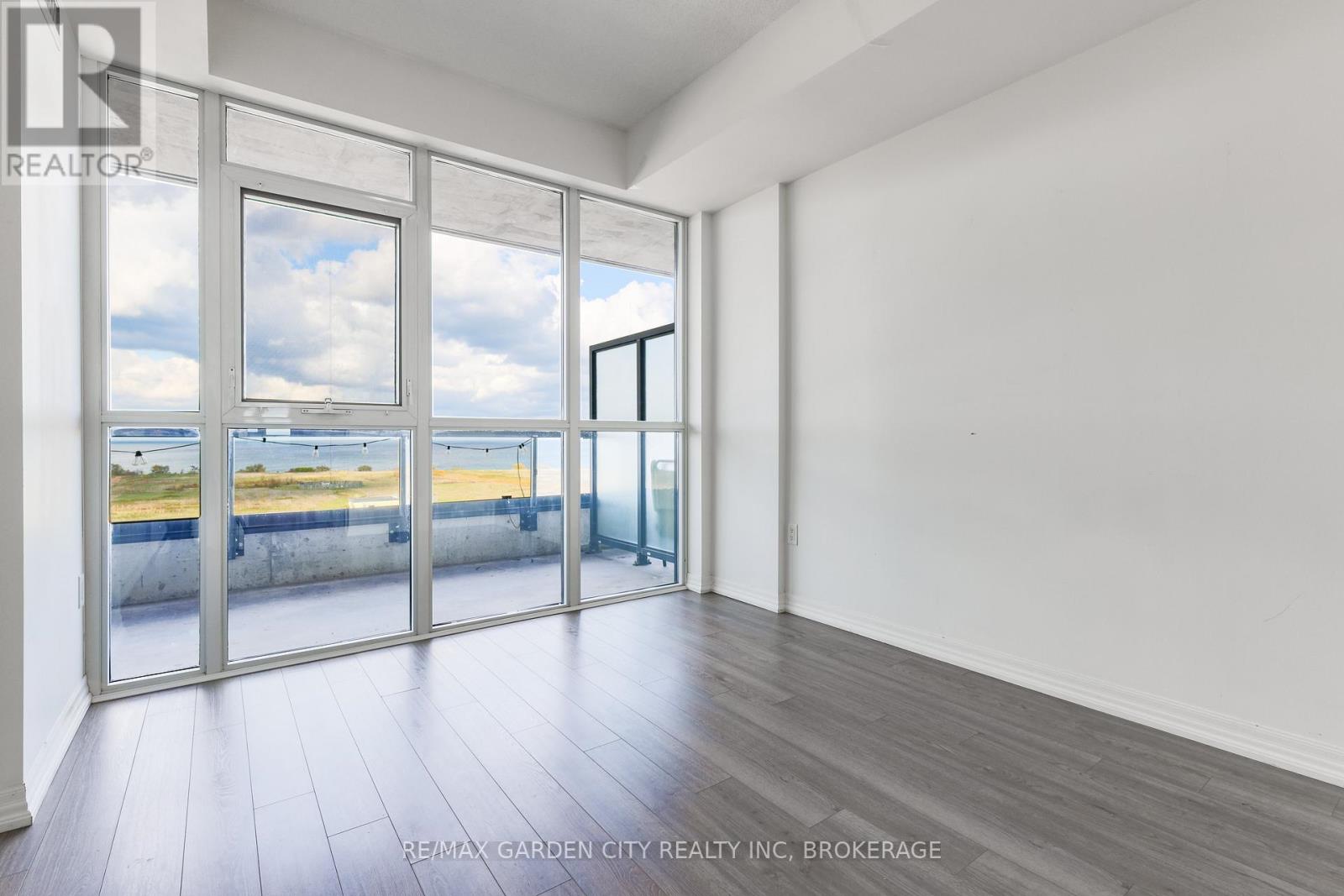 560 North Service Road, Grimsby, Ontario  L3M 0G1 - Photo 10 - X12775066