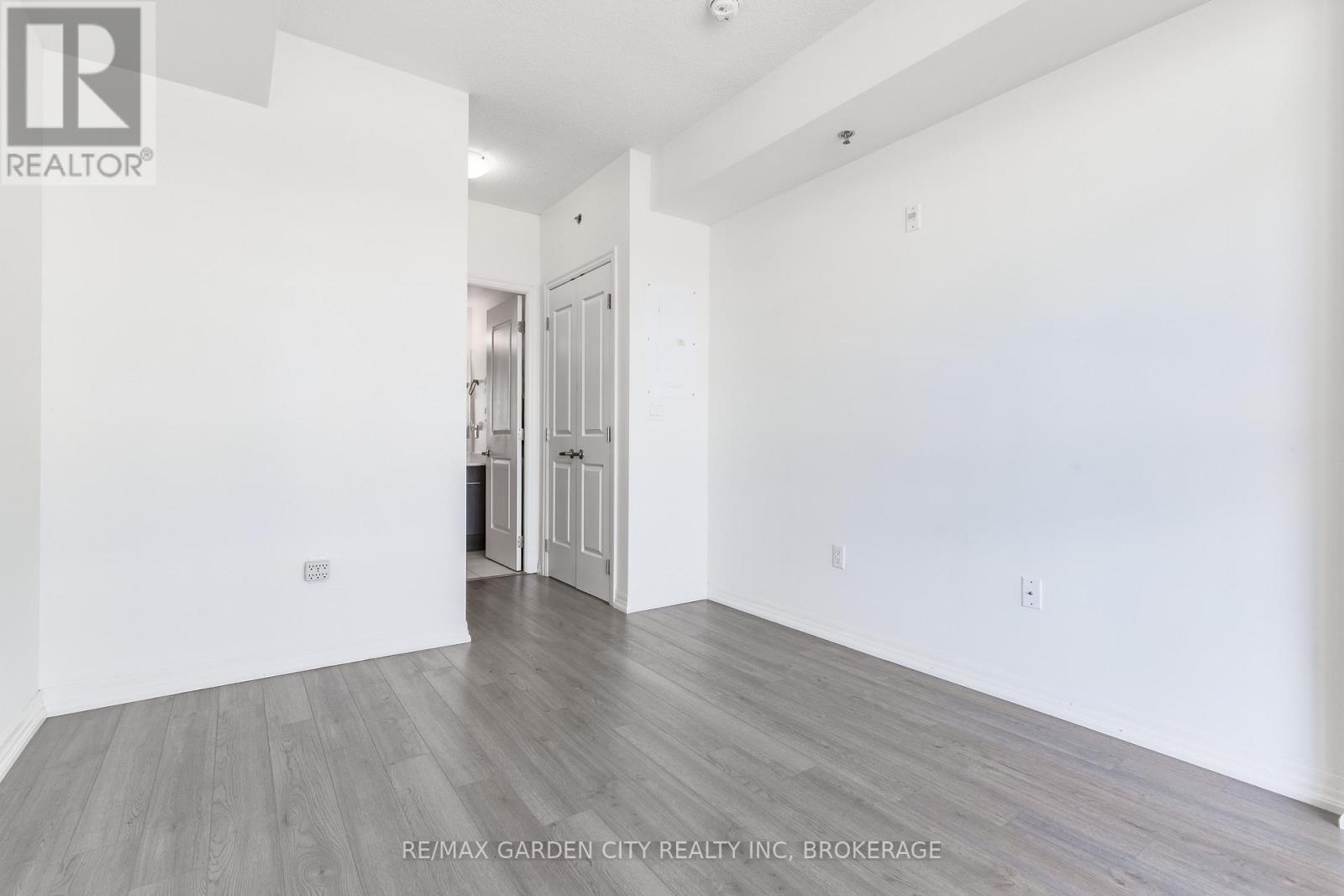 560 North Service Road, Grimsby, Ontario  L3M 0G1 - Photo 11 - X12775066