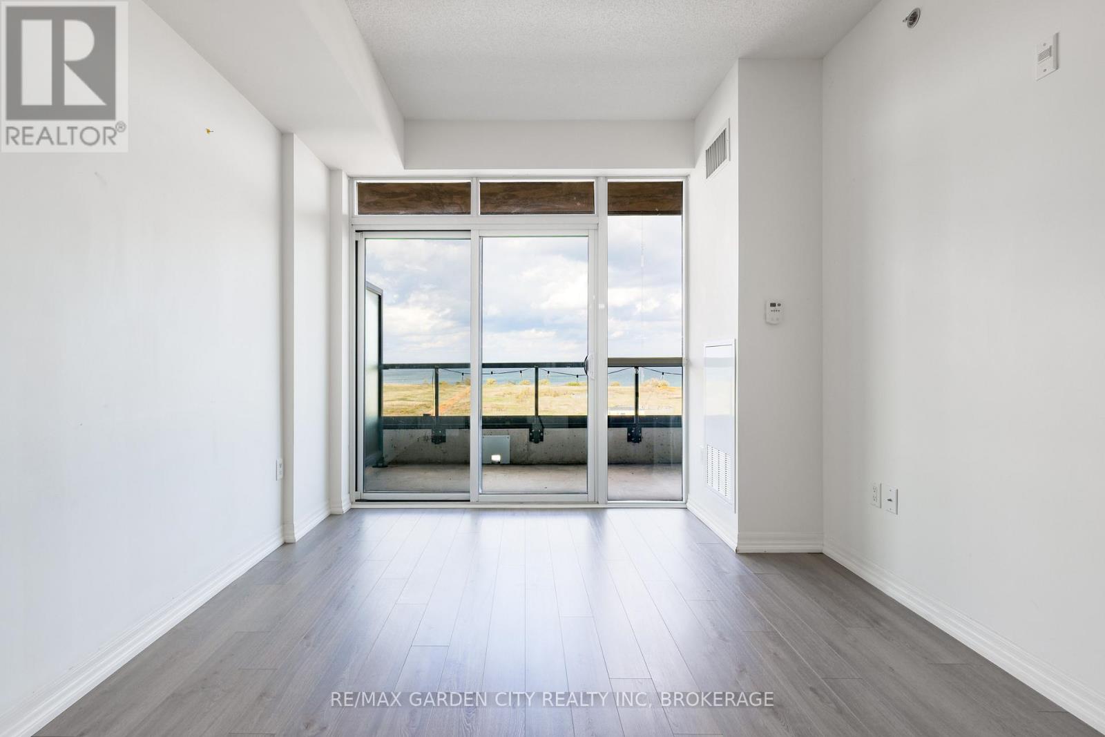 560 North Service Road, Grimsby, Ontario  L3M 0G1 - Photo 7 - X12775066