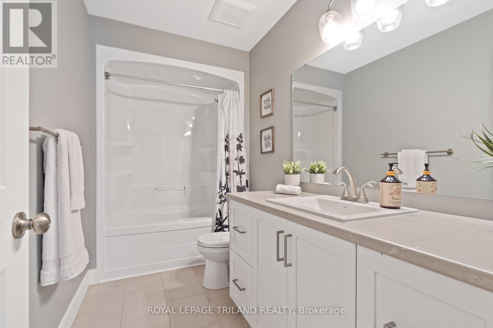 Photo 35 of 50 for 42 Cedarvale Lane