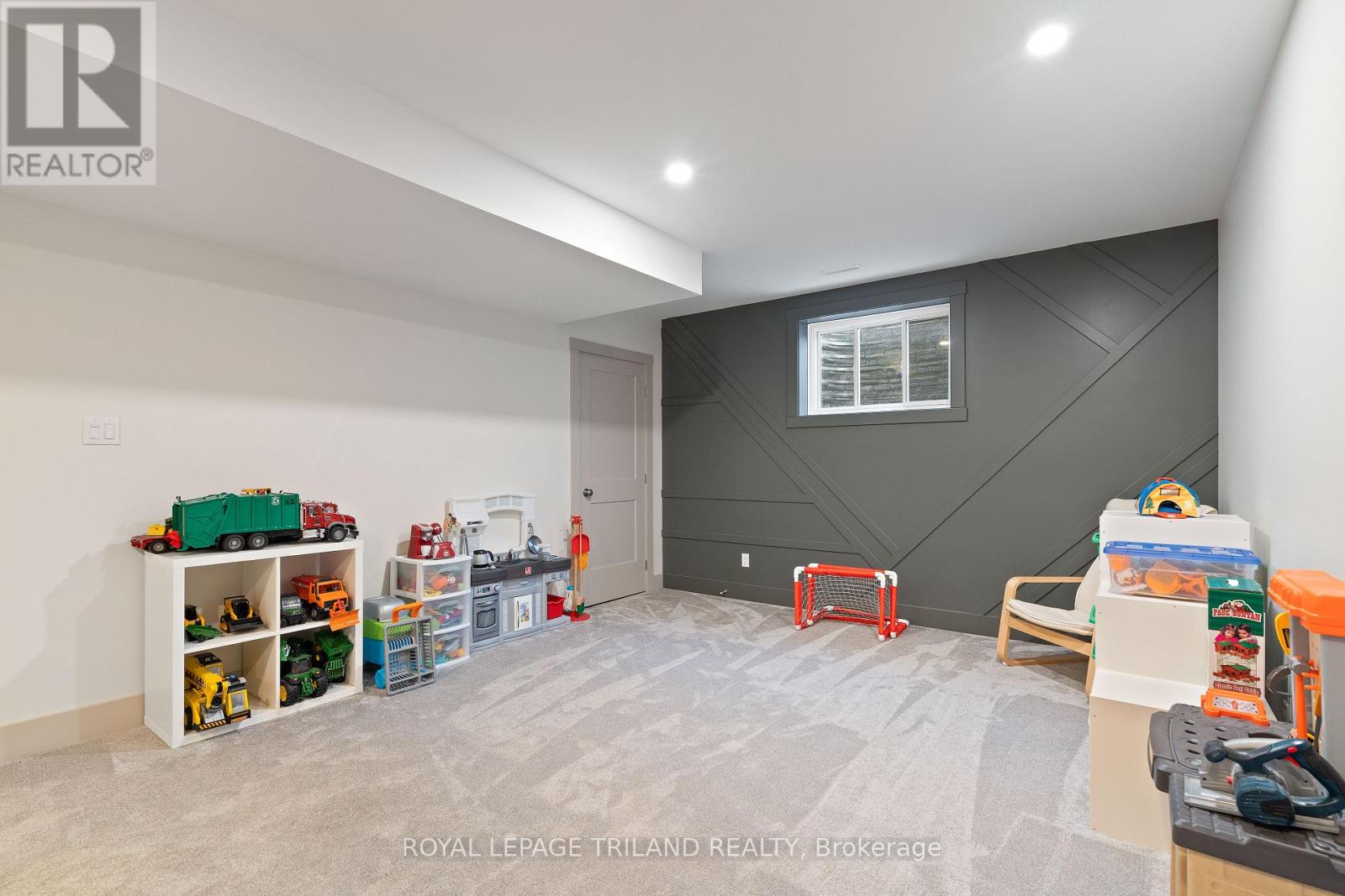 Photo 39 of 50 for 42 Cedarvale Lane