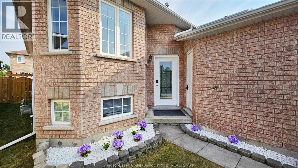201 Hanmer, Barrie, Ontario  L4M 6W7 - Photo 3 - 26002899