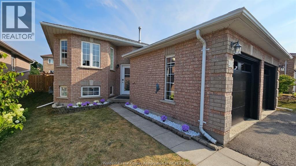 201 Hanmer, Barrie, Ontario  L4M 6W7 - Photo 2 - 26002899