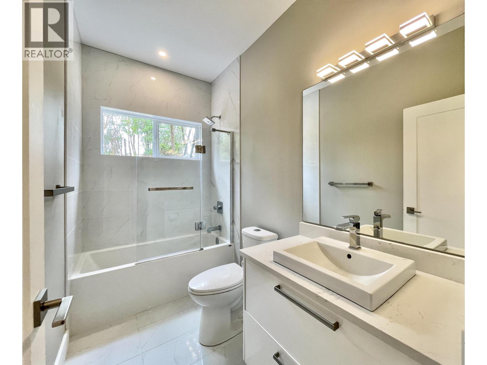 2061 Twin Creeks Road, Langdale, British Columbia  V0N 1V6 - Photo 13 - R3088370