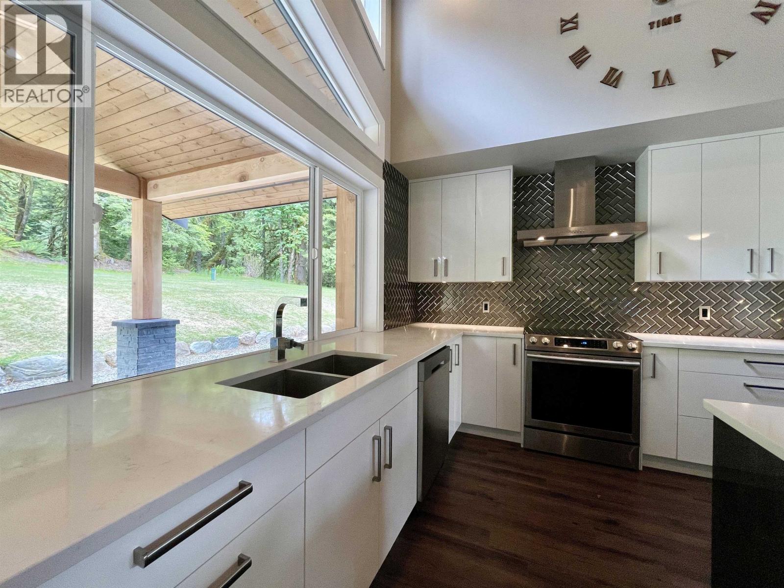 2061 Twin Creeks Road, Langdale, British Columbia  V0N 1V6 - Photo 7 - R3088370