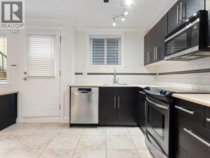 Basement Suite 4352 Carolyn Drive, North Vancouver, British Columbia  V7R 4A6 - Photo 4 - R3088389