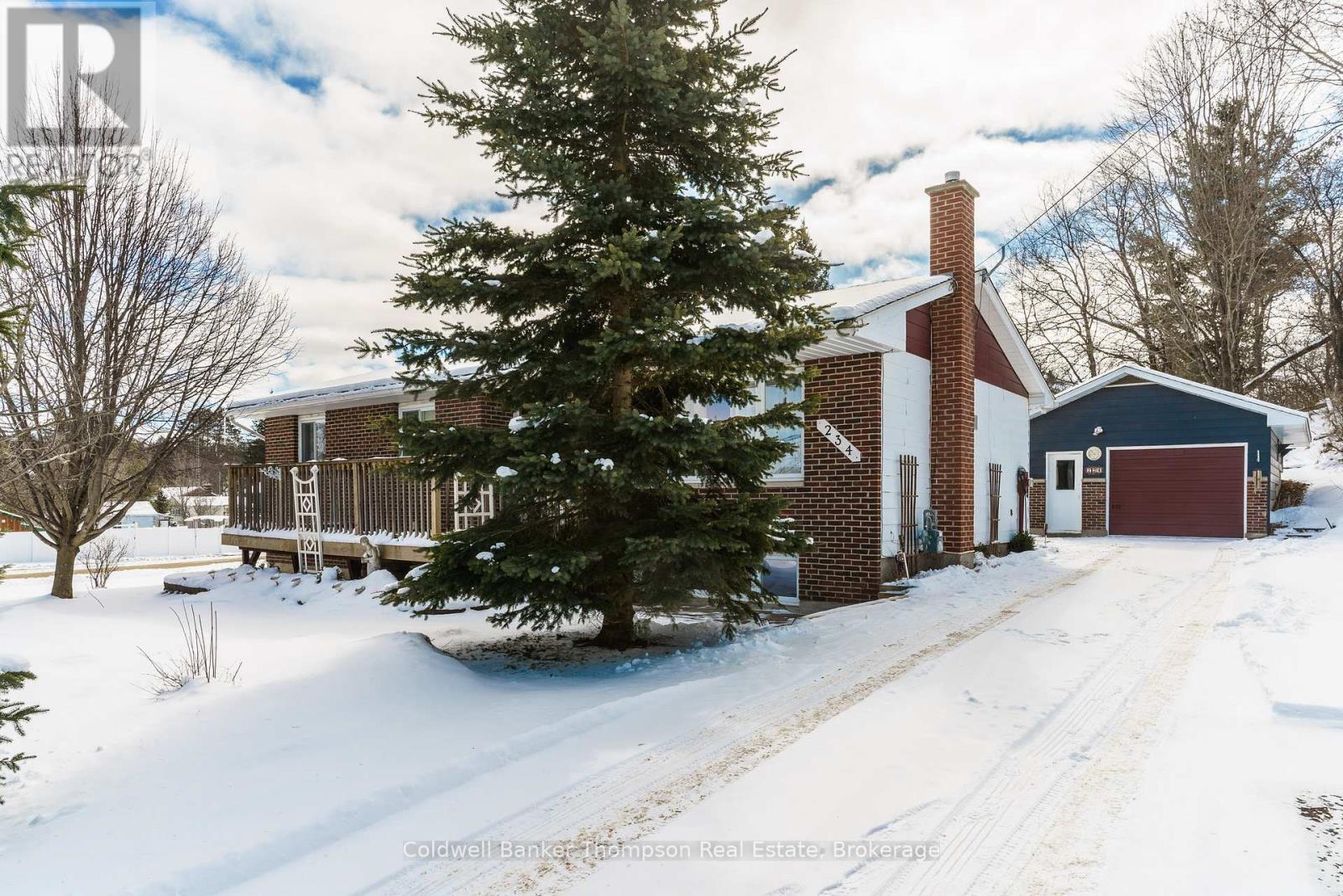 <div class="slider-price">$547,500</div><p>234 Yonge Street, Burk's Falls, Ontario</p>